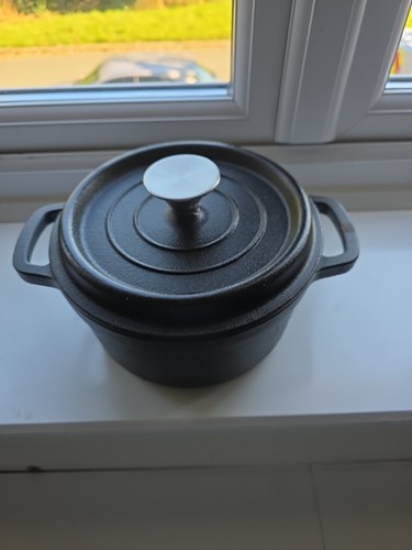 Cast iron pot - pot, with