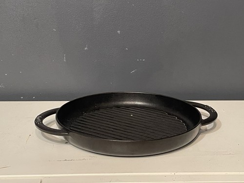 Staub cast iron round grill - cast,