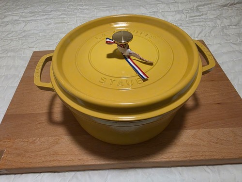 Staub cast iron round - staub, qt,
