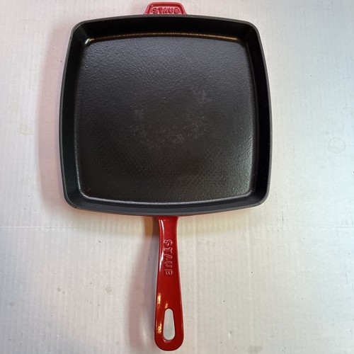 Staub square cast iron - square,
