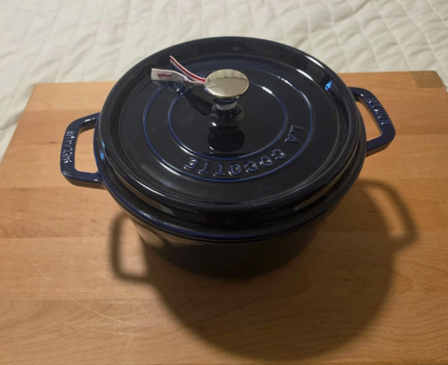 Staub cast iron round - staub, qt,