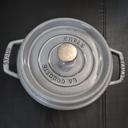 Staub round cast iron - staub,