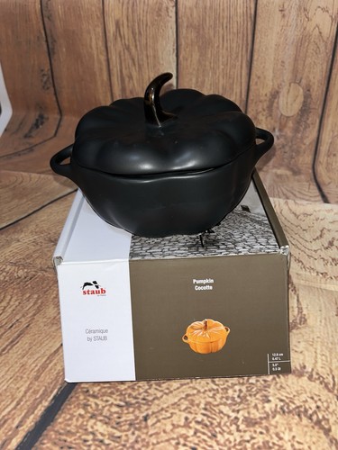 Brand new staub black pumpkin - new,