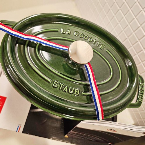 Staub cocotte oval - staub, basil