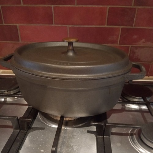 Staub cocotte oval cast - la,